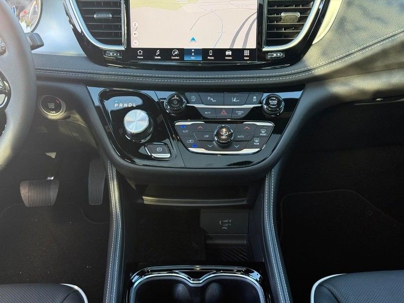 2026 Chrysler Pacifica Limited - Photo 13