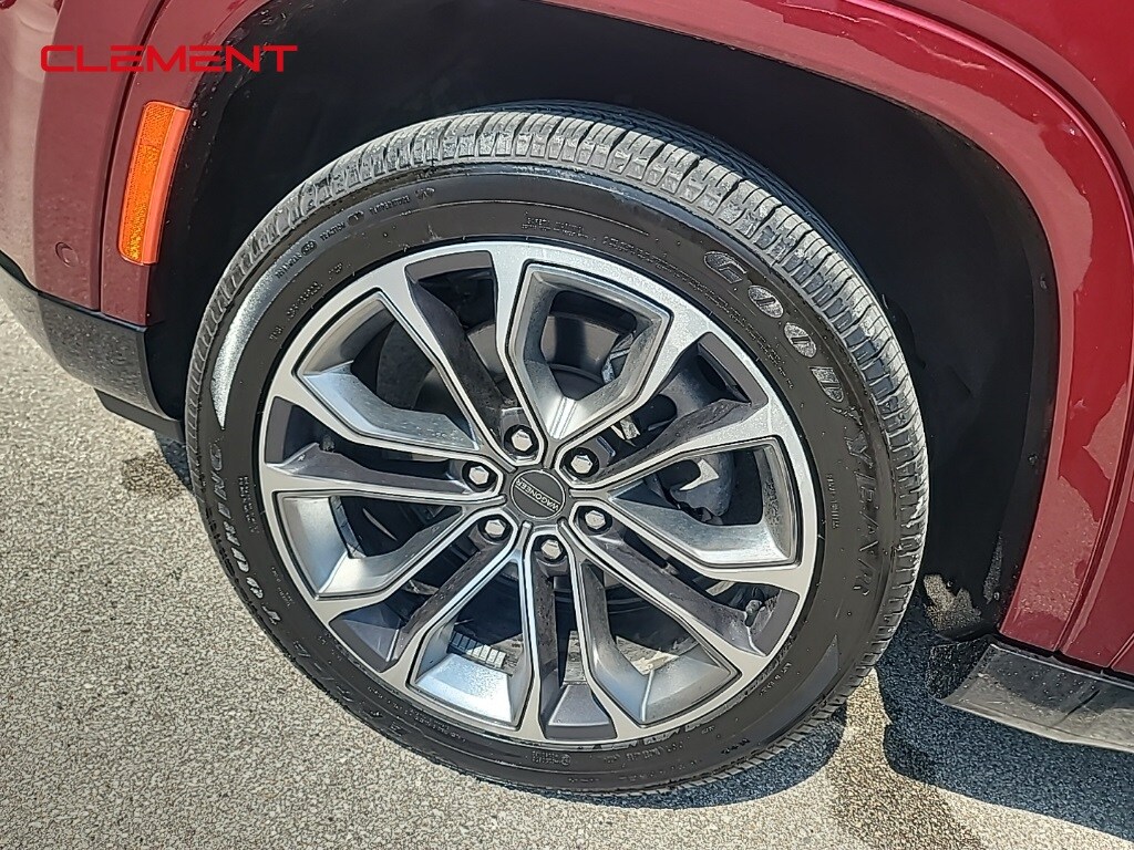 2022 Jeep Grand Wagoneer III photo 2