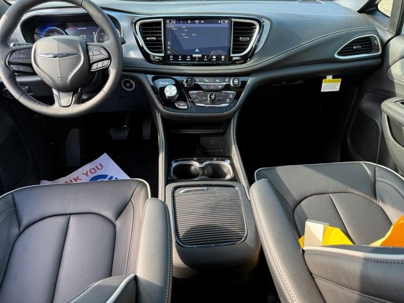 2026 Chrysler Pacifica Limited - Photo 9