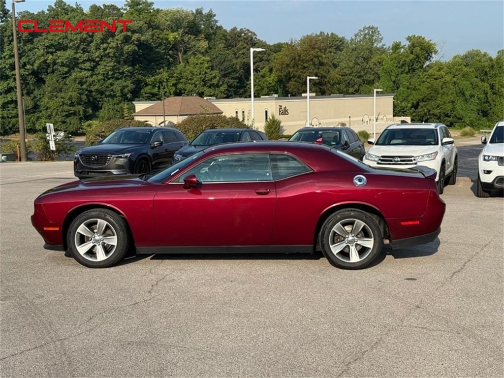 Used 2019 Dodge Challenger SXT with VIN 2C3CDZAG8KH676457 for sale in Columbia, IL