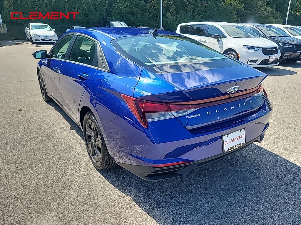 2022 Hyundai Elantra SEL photo 4