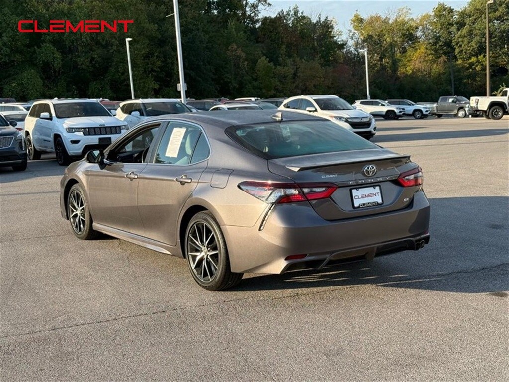2023 Toyota Camry SE photo 3