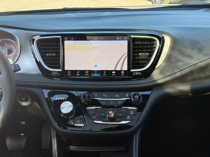 2026 Chrysler Pacifica Limited - Photo 12