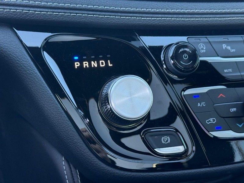 2026 Chrysler Pacifica Limited - Photo 17