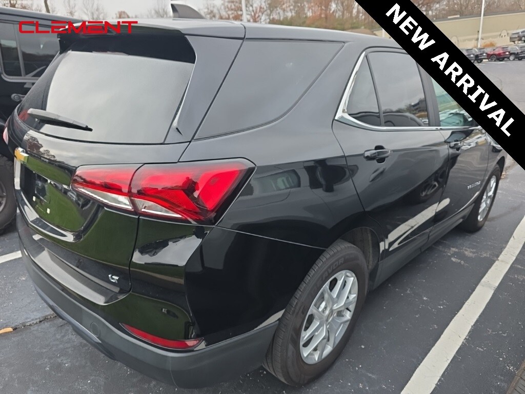 2022 Chevrolet Equinox LT photo 2