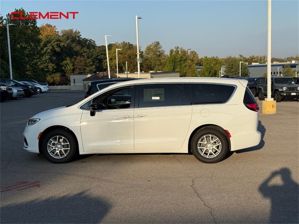 New 2026 Chrysler Pacifica Select Passenger Van
