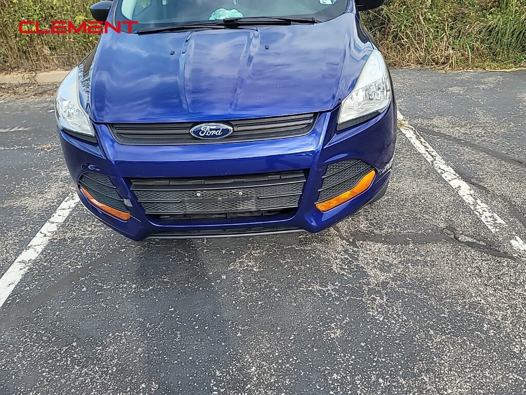 2015 Ford Escape S photo 2