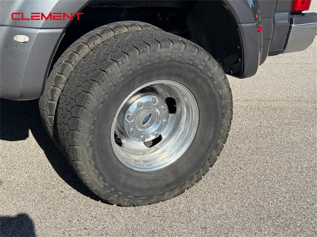 2022 Ford F-350 Lariat photo 4