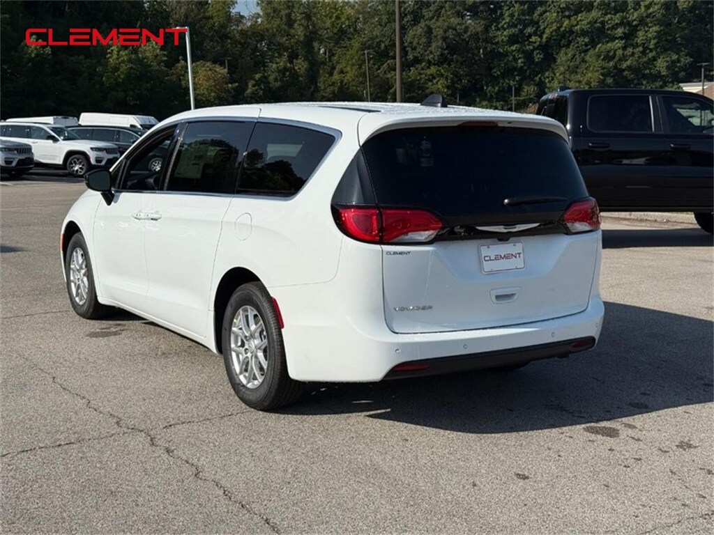 2026 Chrysler Voyager LX photo 3