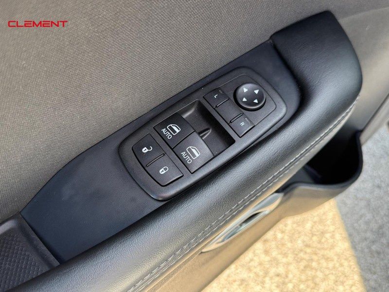 2023 Dodge Challenger SXT - Photo 13