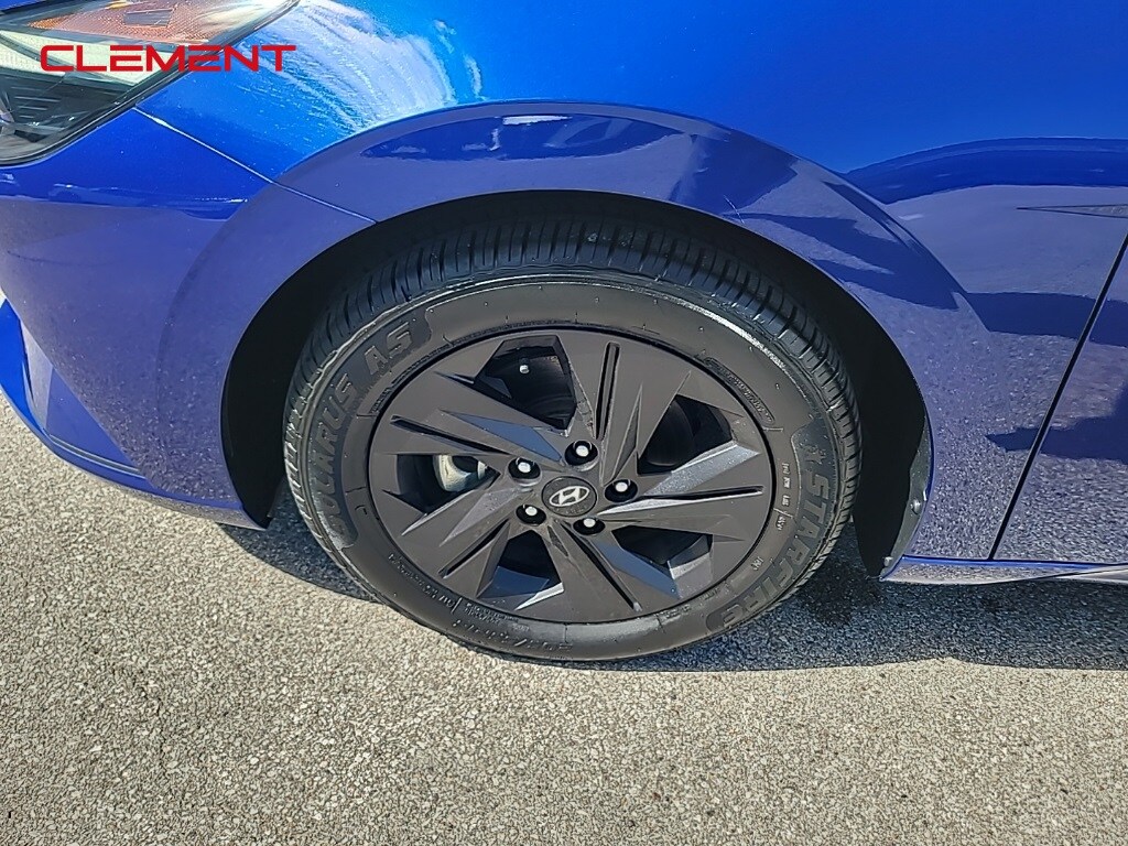 2022 Hyundai Elantra SEL photo 2