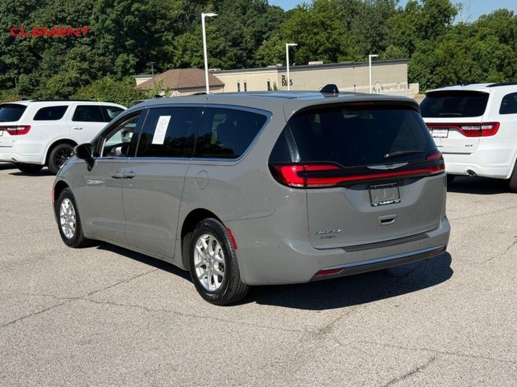 Used 2023 Chrysler Pacifica Touring L Van Passenger Van