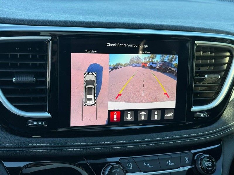 2026 Chrysler Pacifica Limited - Photo 18