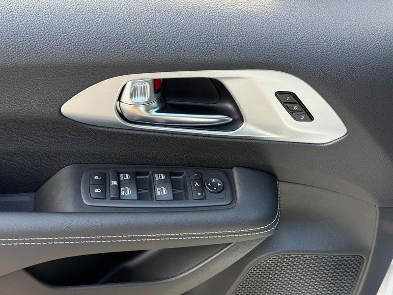 2026 Chrysler Pacifica Limited - Photo 14