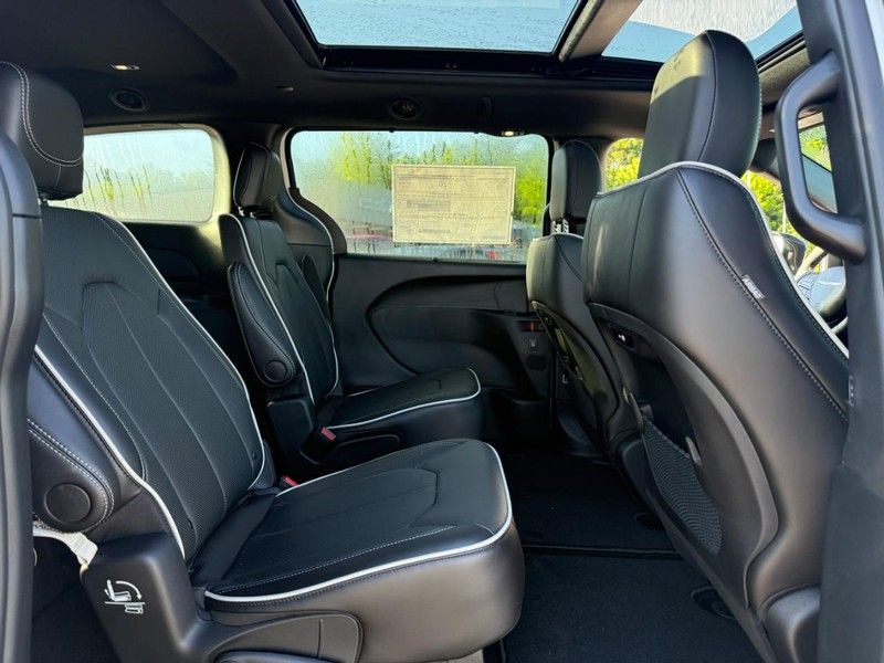 2026 Chrysler Pacifica Limited - Photo 7