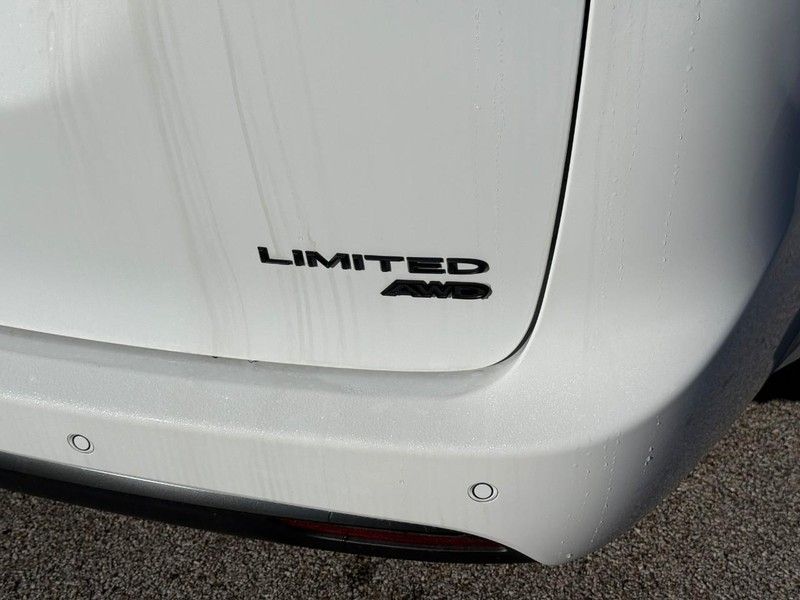 2026 Chrysler Pacifica Limited - Photo 6