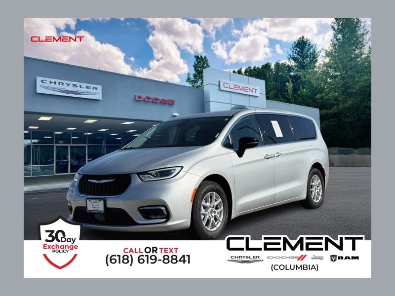 2024 Chrysler Pacifica Touring L's photo