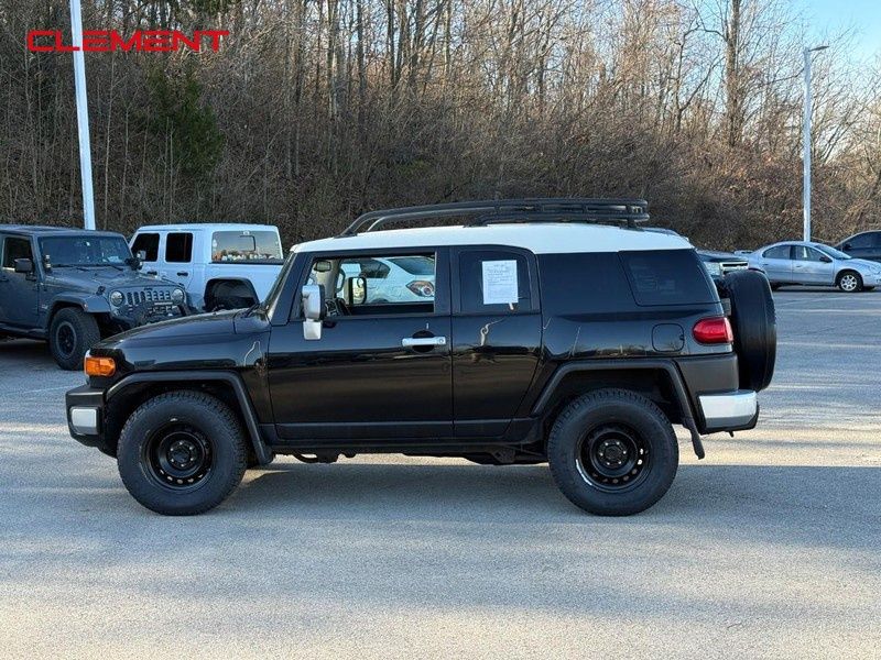 Used 2011 Toyota FJ Cruiser Base with VIN JTEZU4BF1BK011192 for sale in Columbia, IL