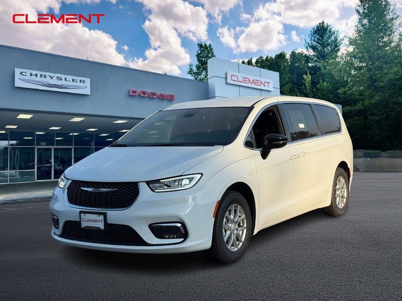 2026 Chrysler Pacifica Select's photo