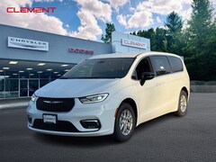 2026 Chrysler Pacifica Select Passenger Van