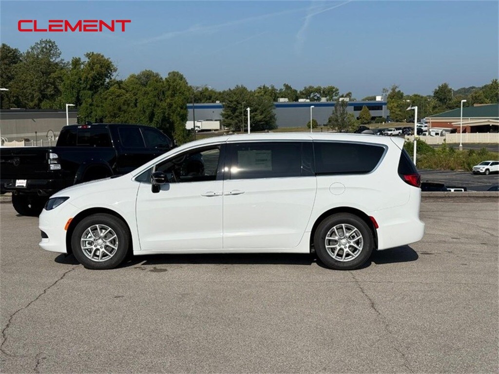 2026 Chrysler Voyager LX photo 2