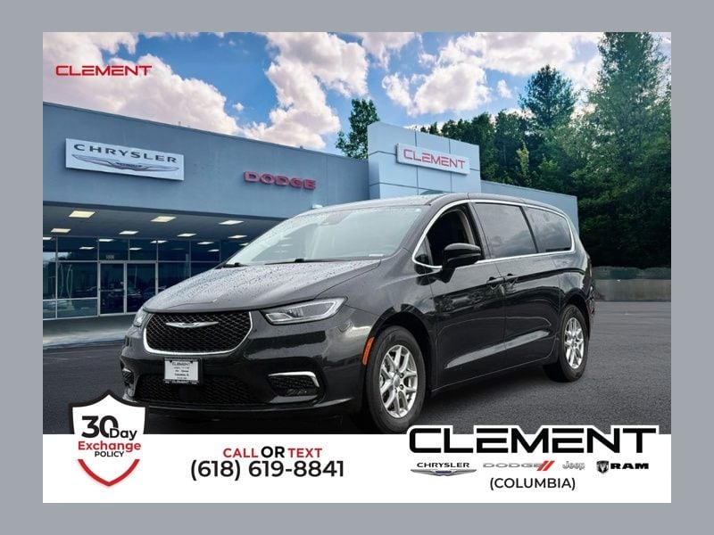 2024 Chrysler Pacifica Touring L's photo