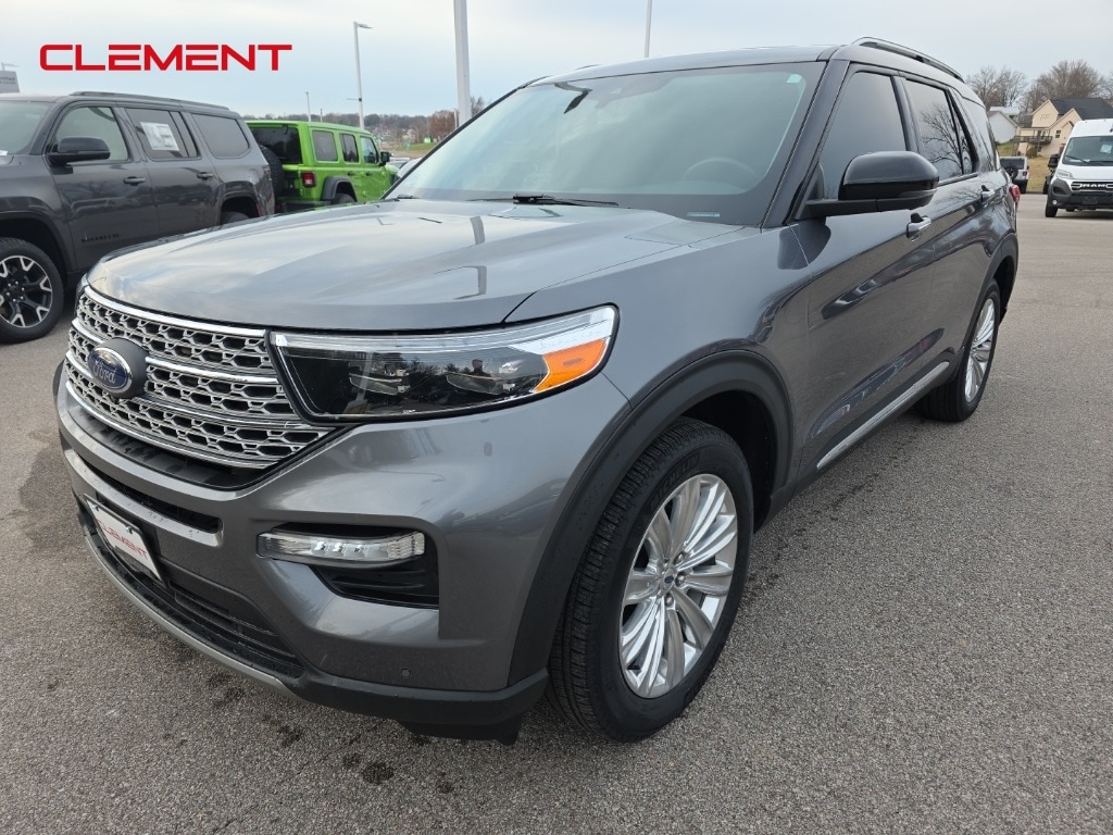 2022 Ford Explorer Limited's photo
