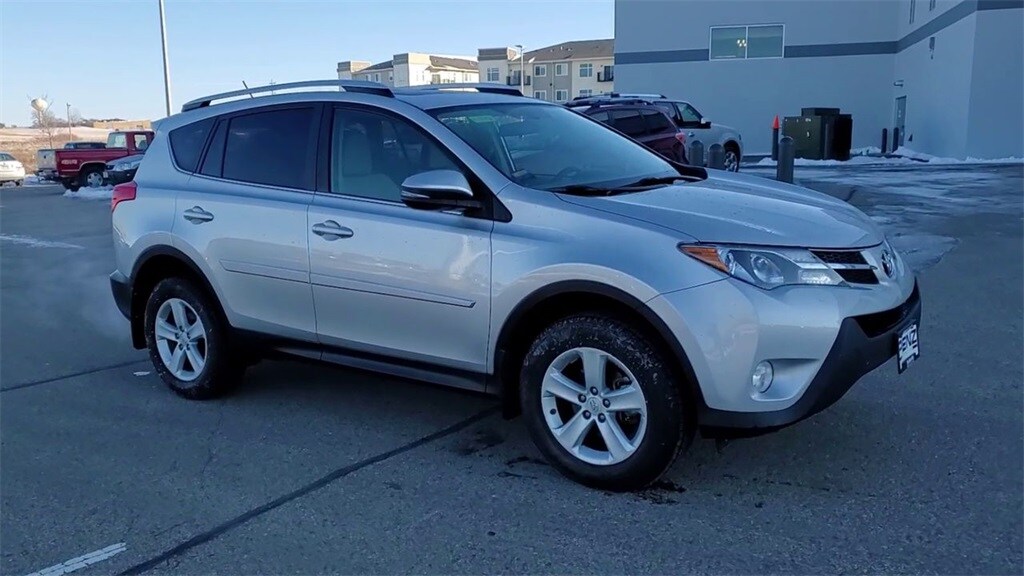 Used 2013 Toyota RAV4 XLE with VIN 2T3RFREV5DW100336 for sale in Rochester, Minnesota