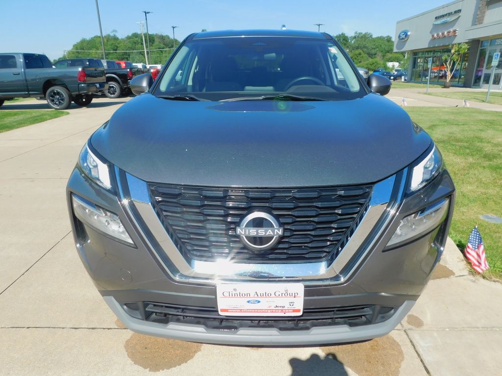Used 2023 Nissan Rogue SV with VIN 5N1BT3BA3PC845341 for sale in Clinton, IA