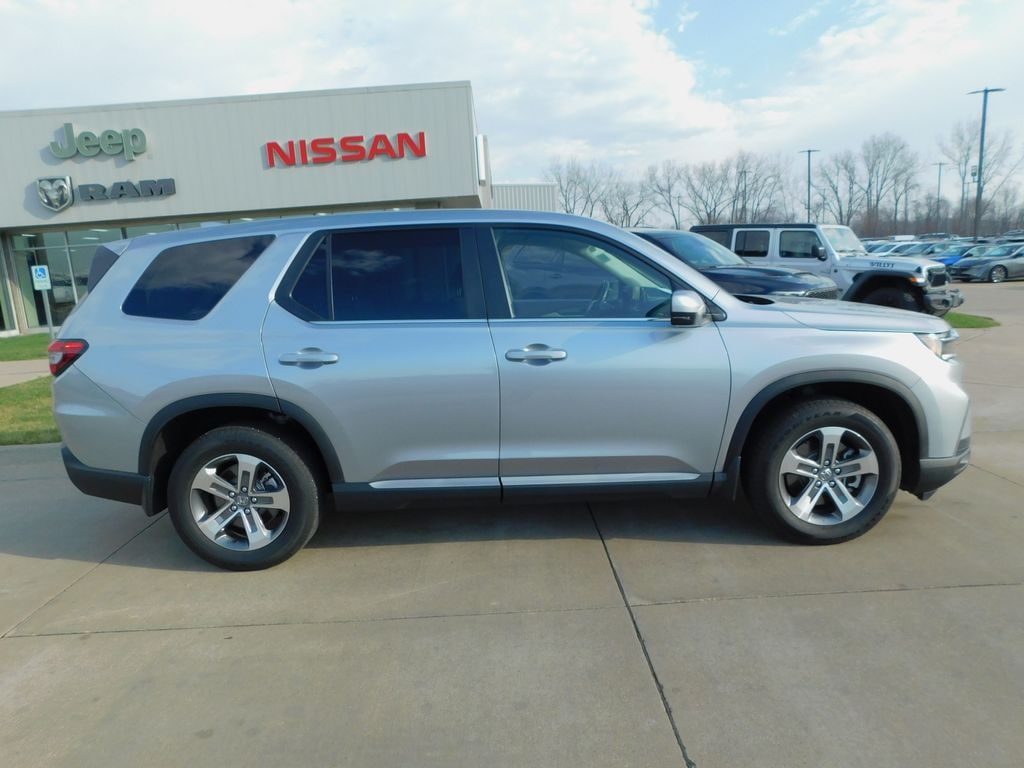 Used 2025 Honda Pilot SUV