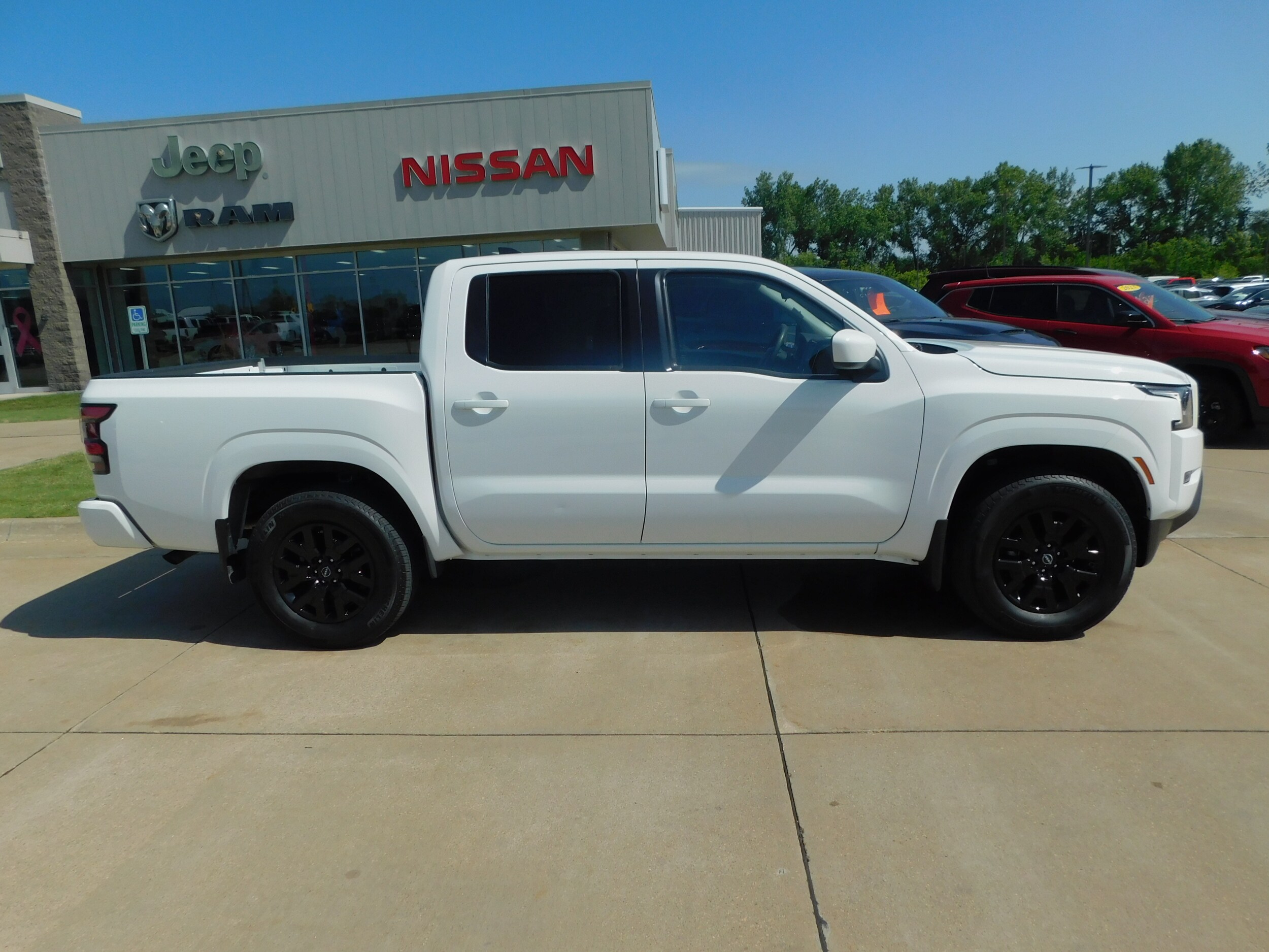 2022 Nissan Frontier SV photo 3