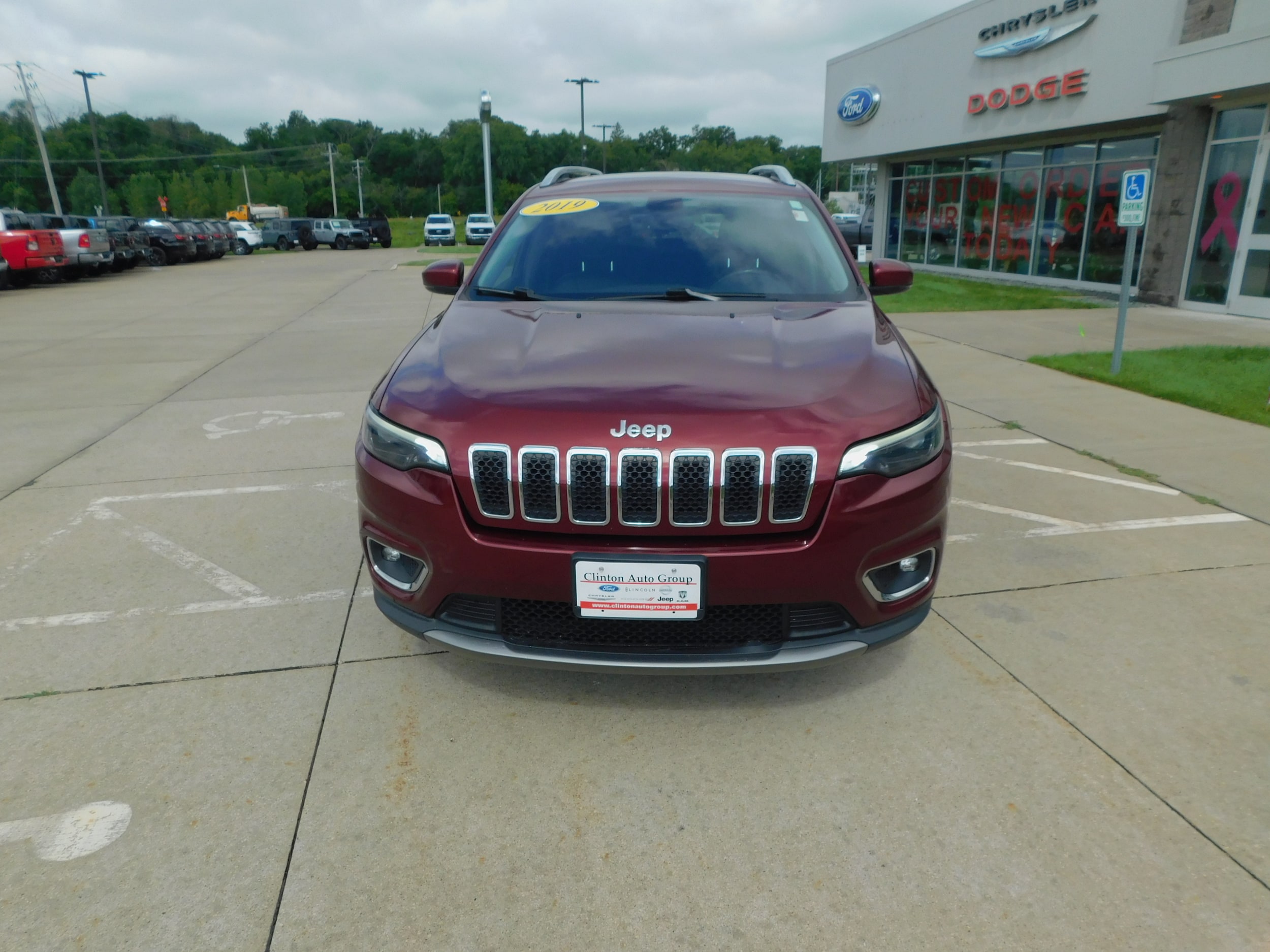 Used 2019 Jeep Cherokee Limited with VIN 1C4PJLDB2KD427684 for sale in Clinton, IA