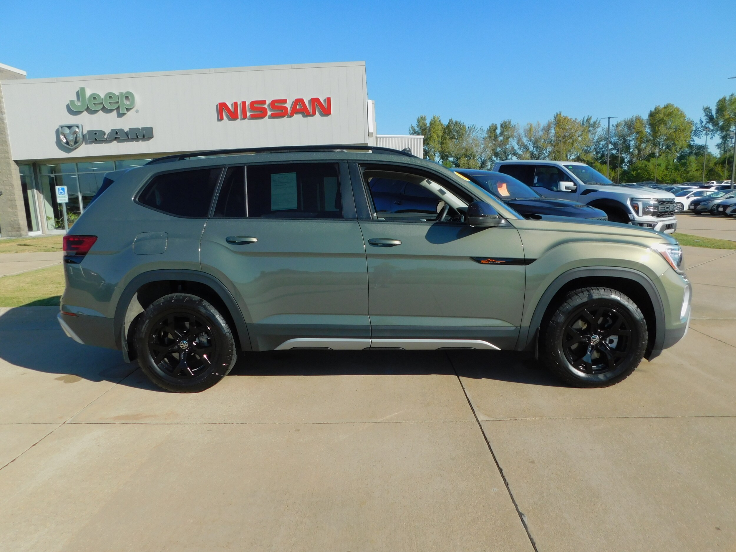 2024 Volkswagen Atlas Peak Edition SEL photo 4