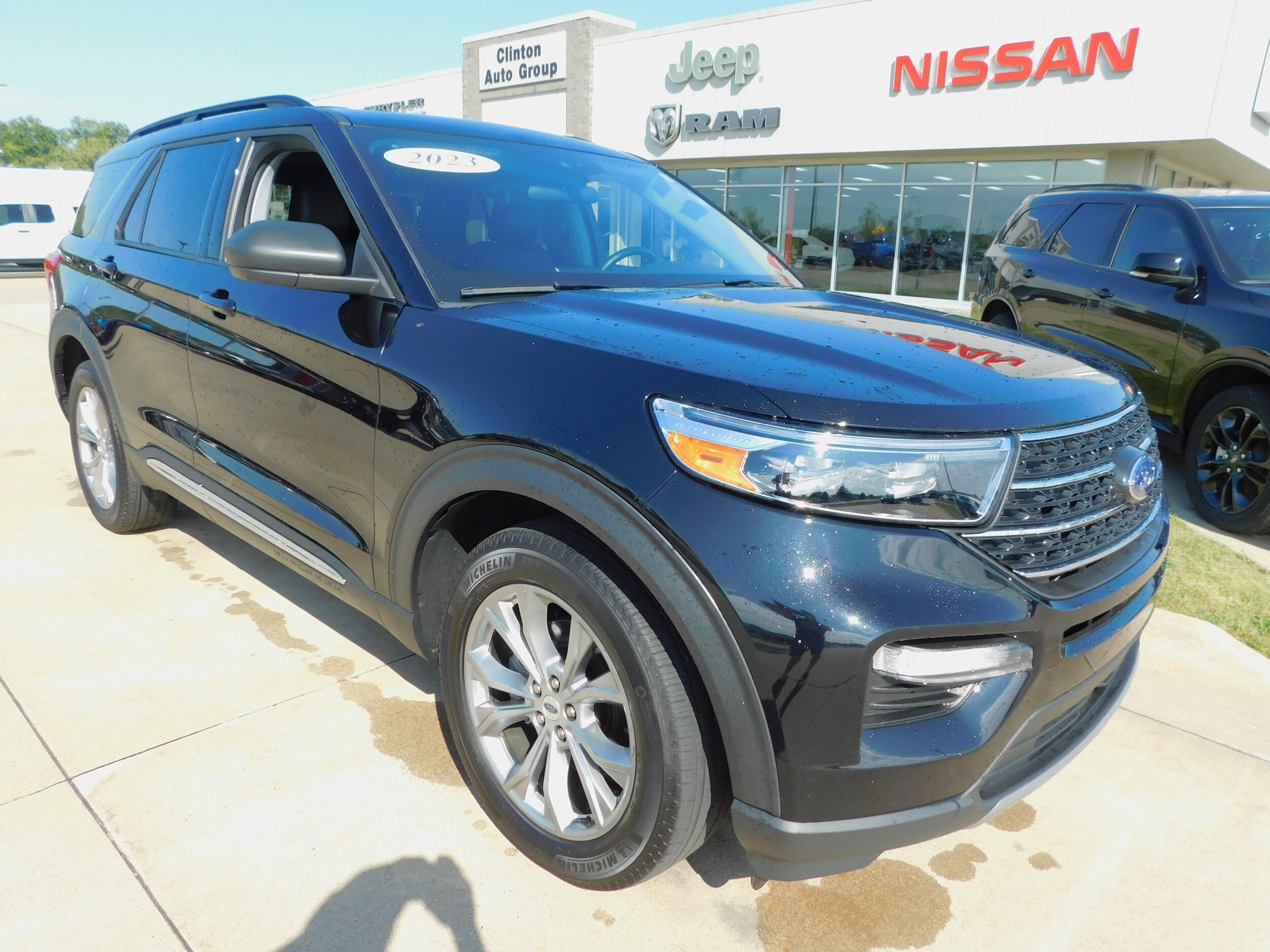 2023 Ford Explorer XLT photo 3