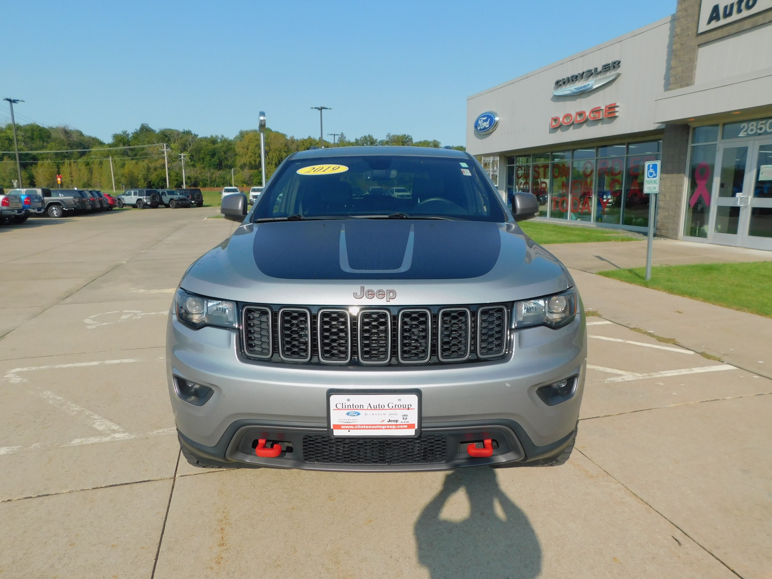 Used 2019 Jeep Grand Cherokee Trailhawk with VIN 1C4RJFLG8KC584617 for sale in Clinton, IA