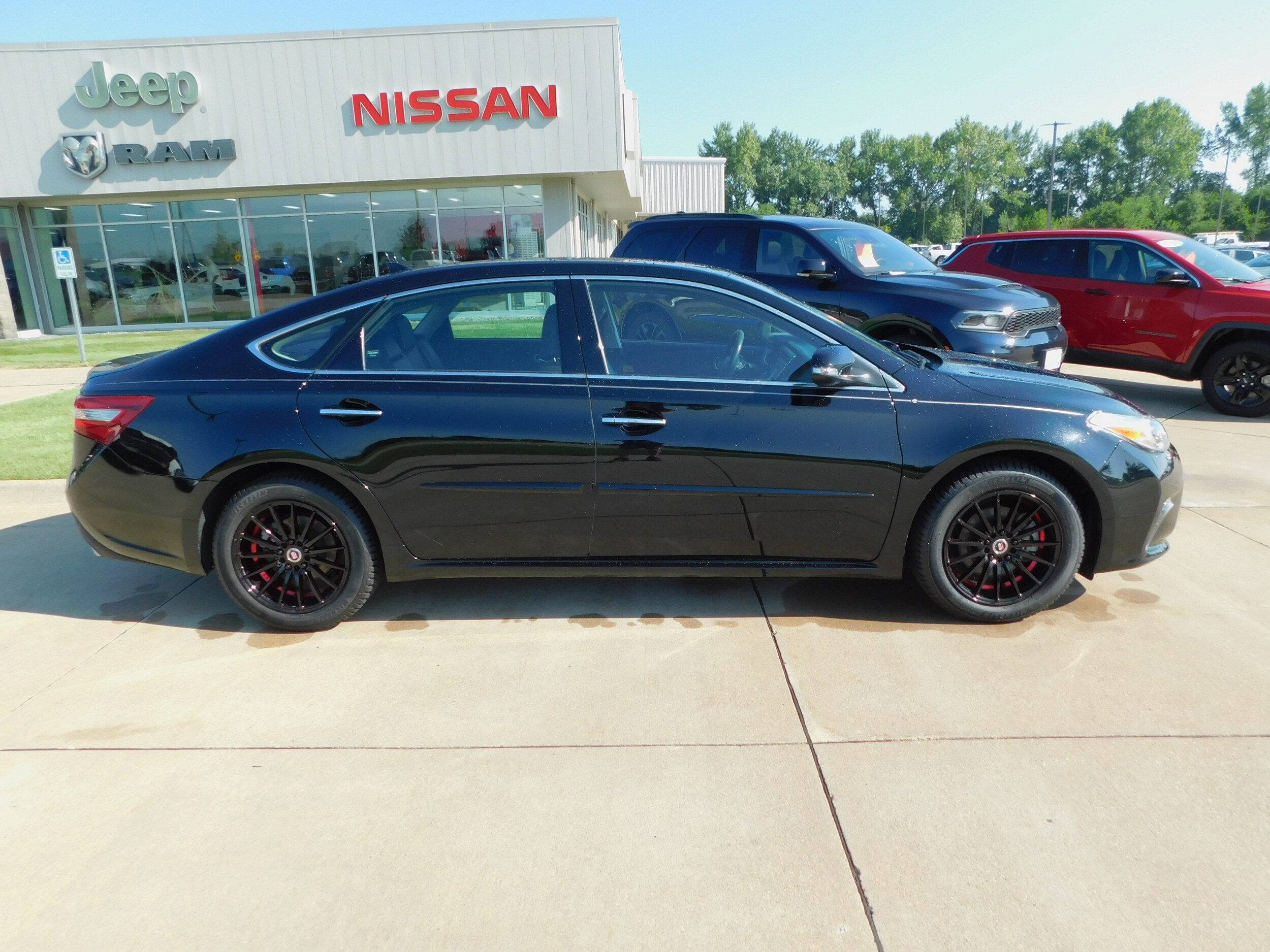2017 Toyota Avalon Limited photo 3