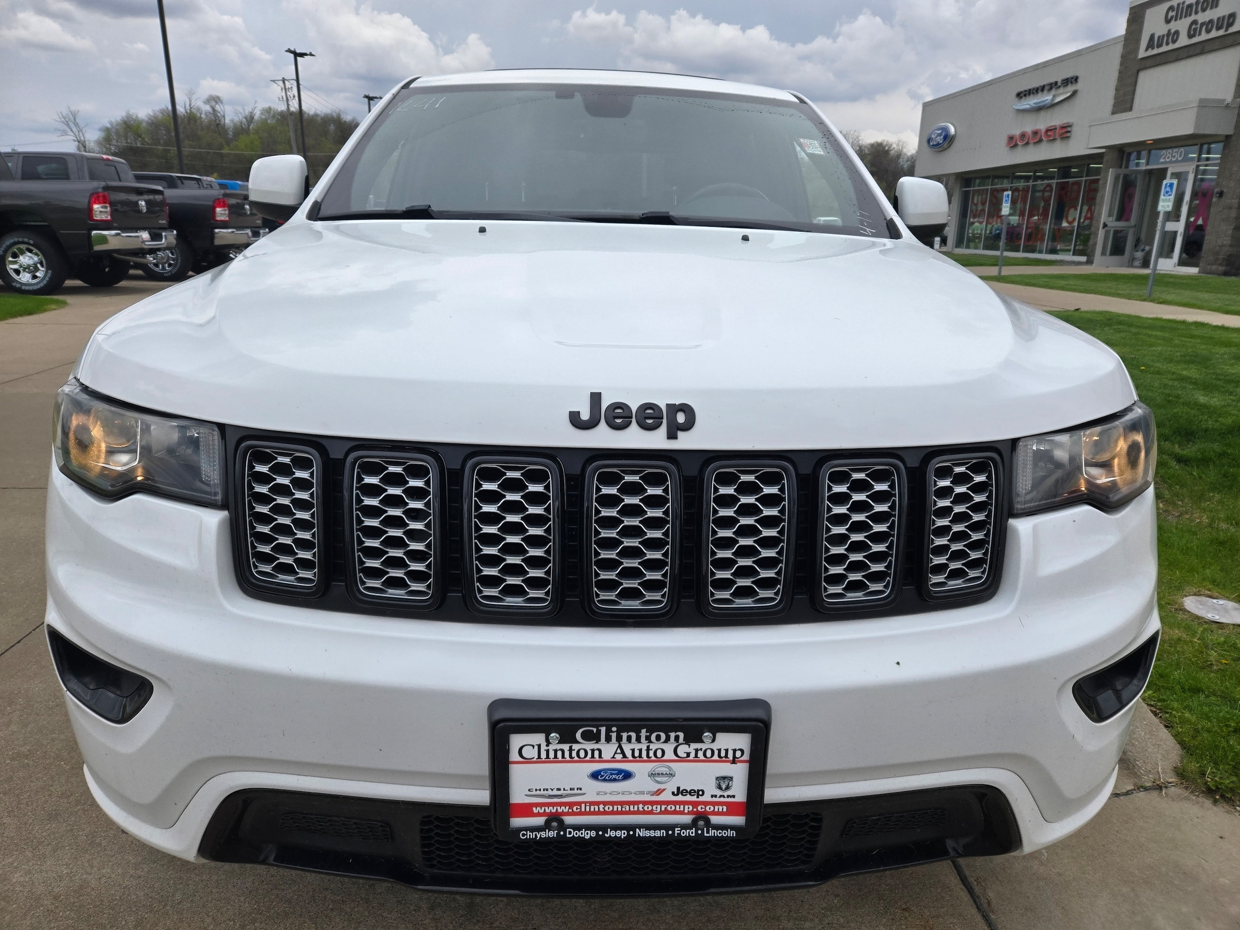 Used 2017 Jeep Grand Cherokee Altitude with VIN 1C4RJFAG0HC714580 for sale in Clinton, IA