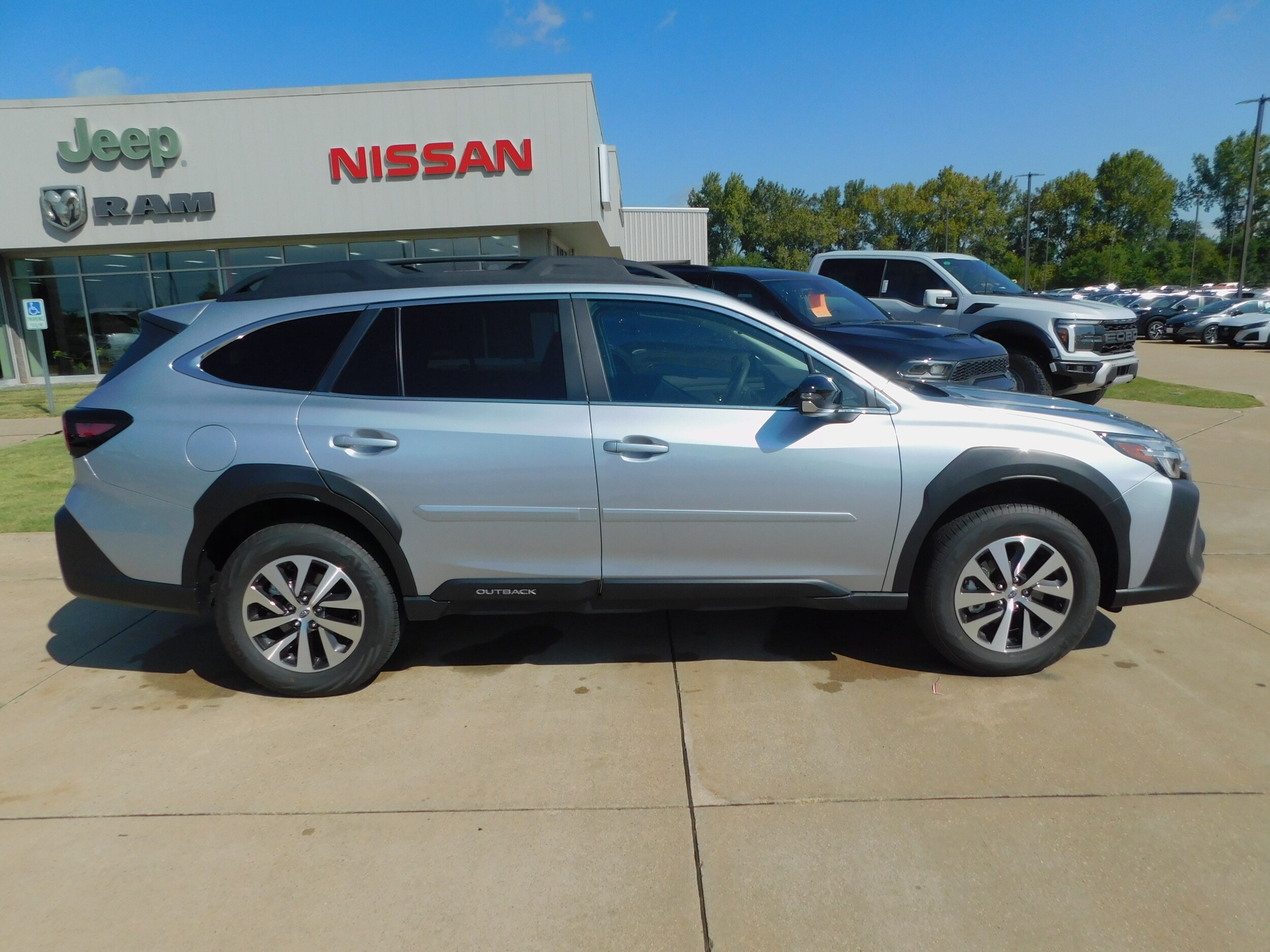 2025 Subaru Outback Premium photo 4