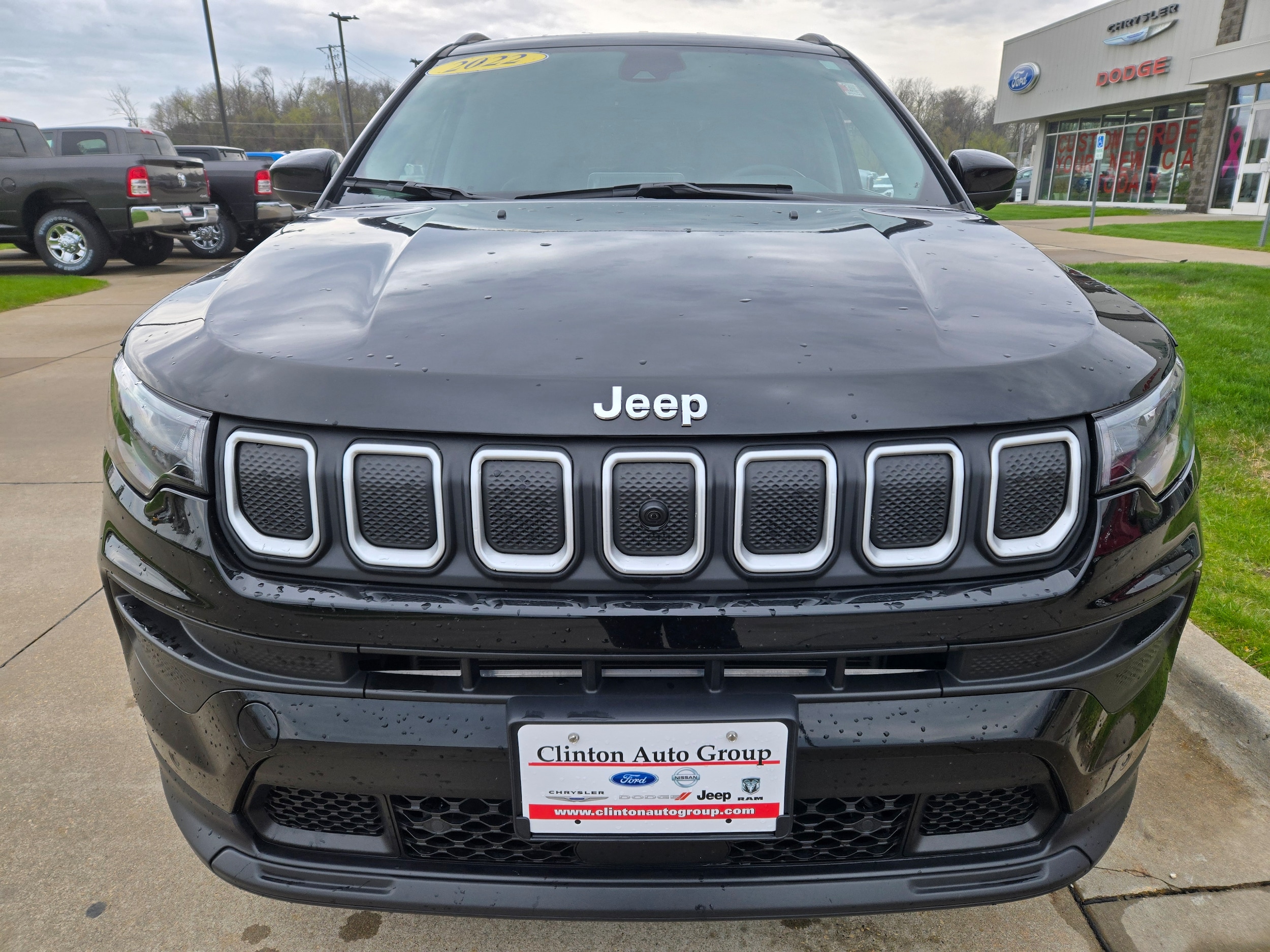 Used 2022 Jeep Compass Latitude with VIN 3C4NJDBB3NT156634 for sale in Clinton, IA