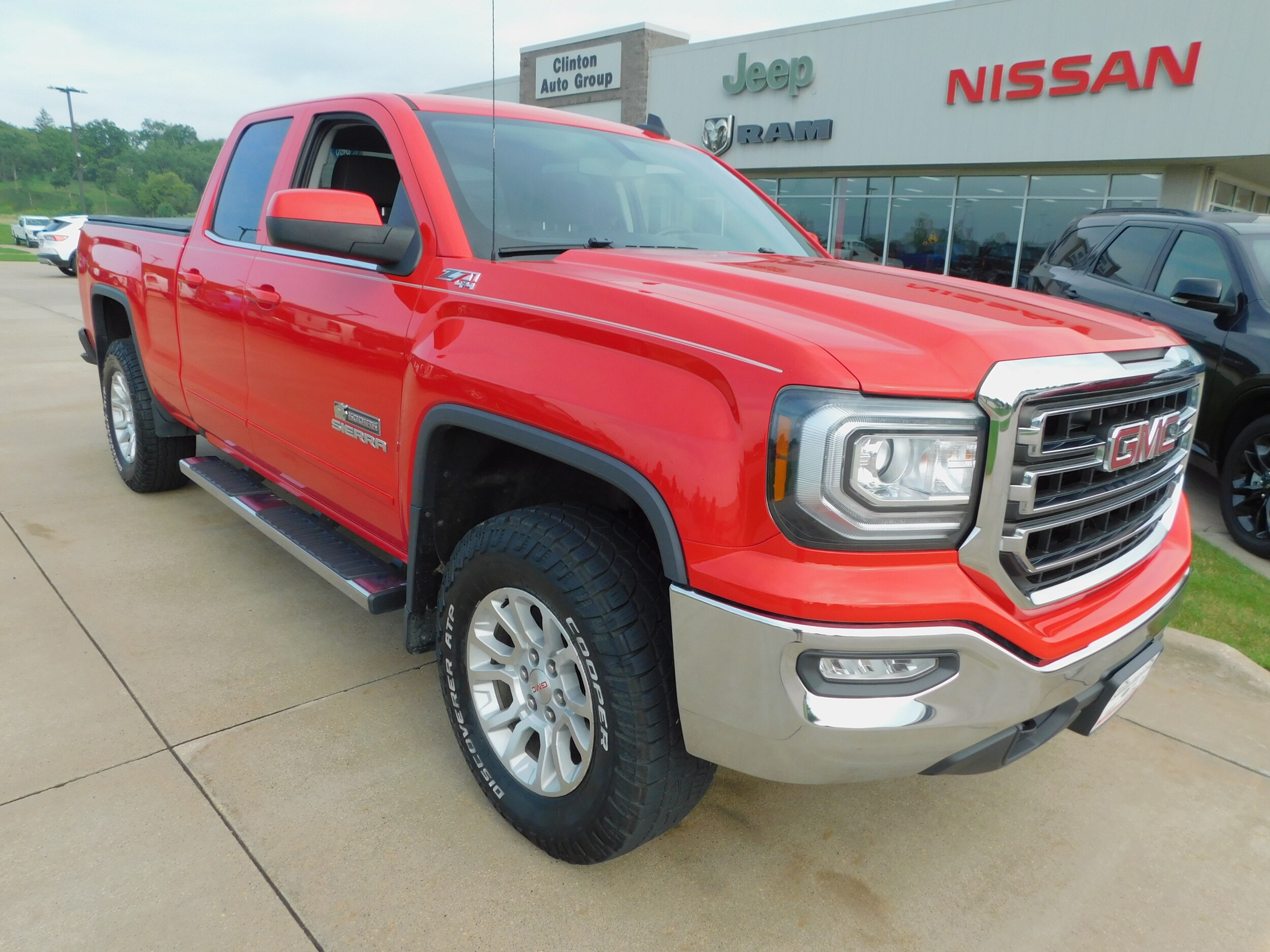 2017 Gmc Sierra 1500 SLE photo 3