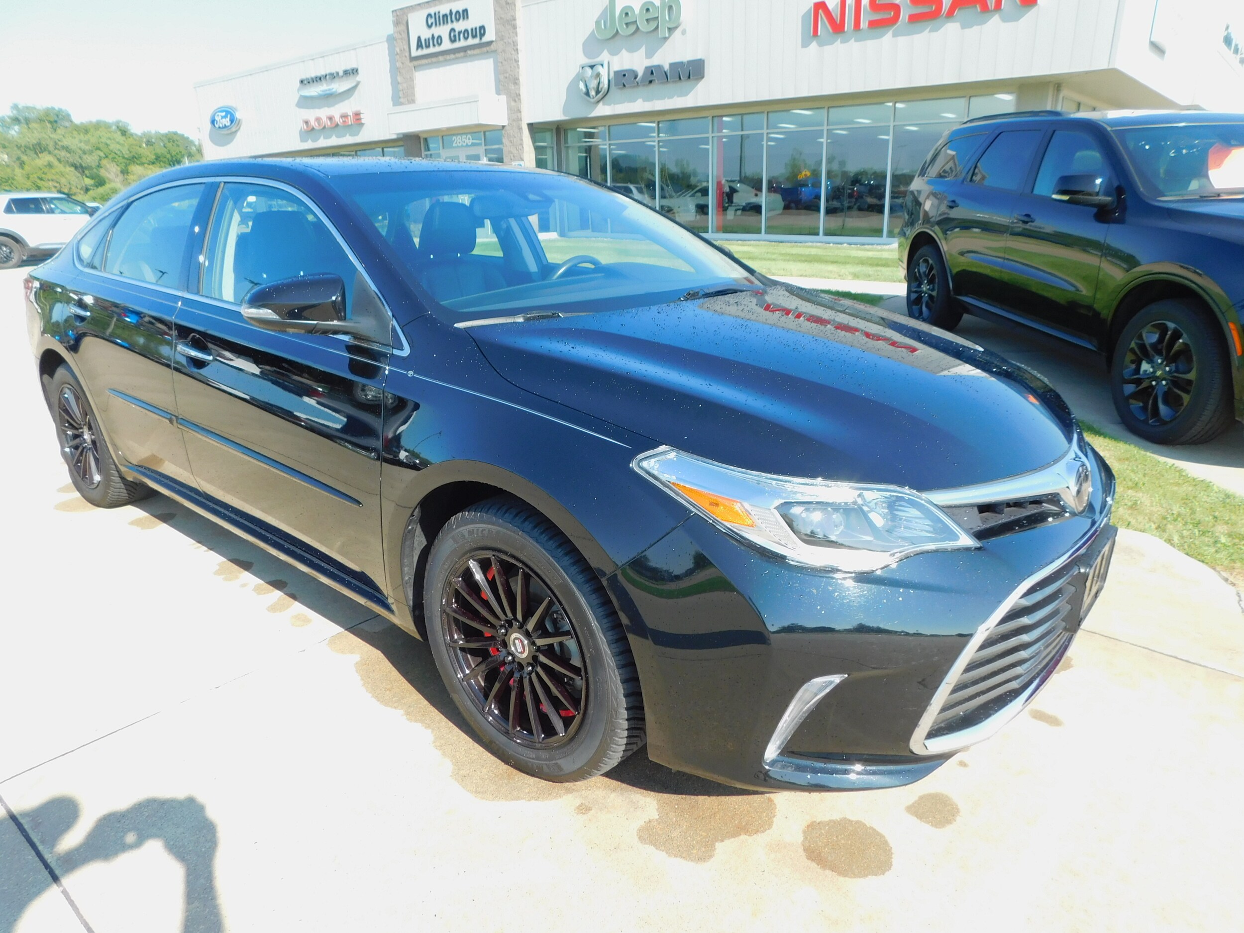 2017 Toyota Avalon Limited photo 2