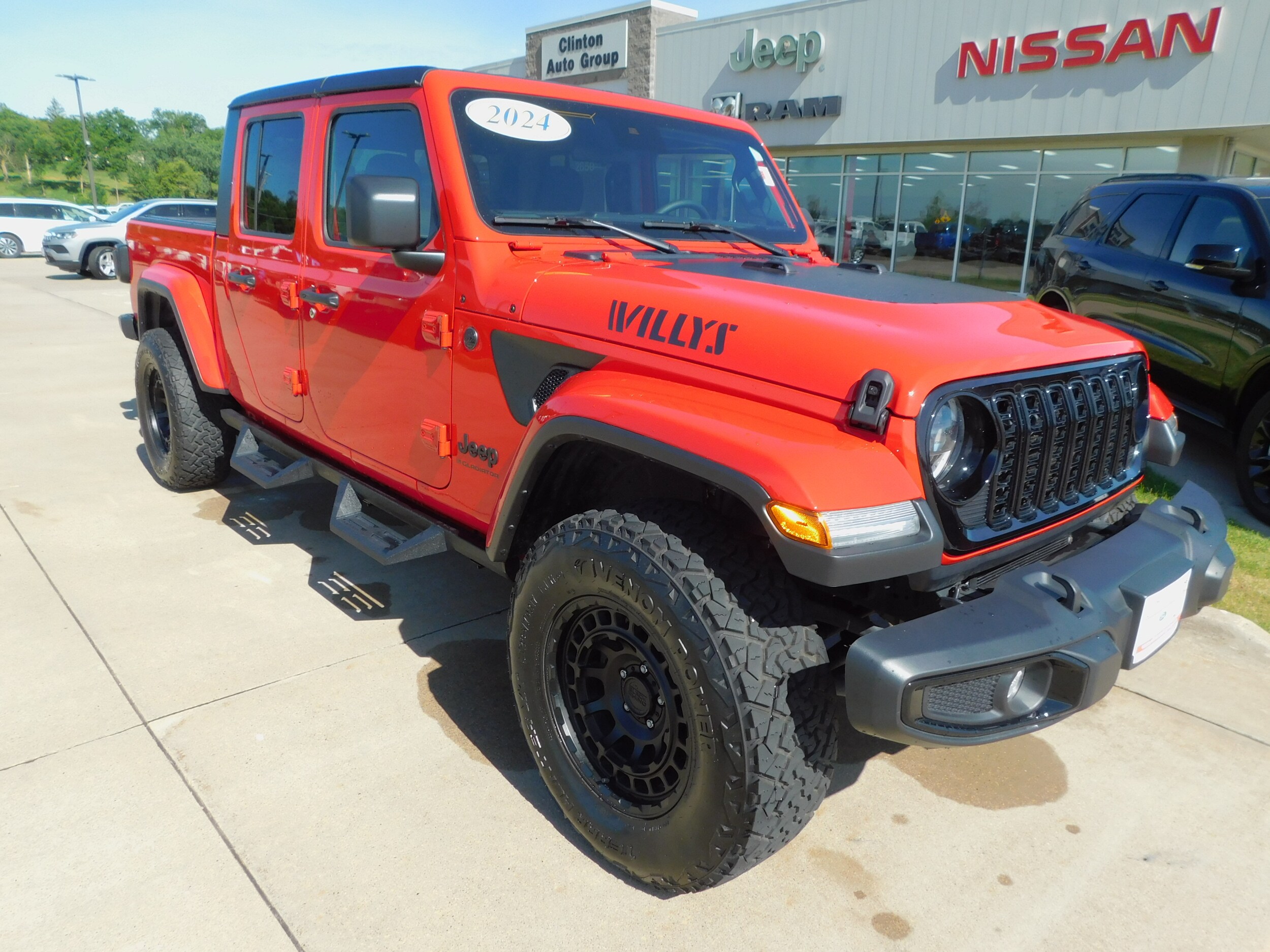 2024 Jeep Gladiator Sport photo 2