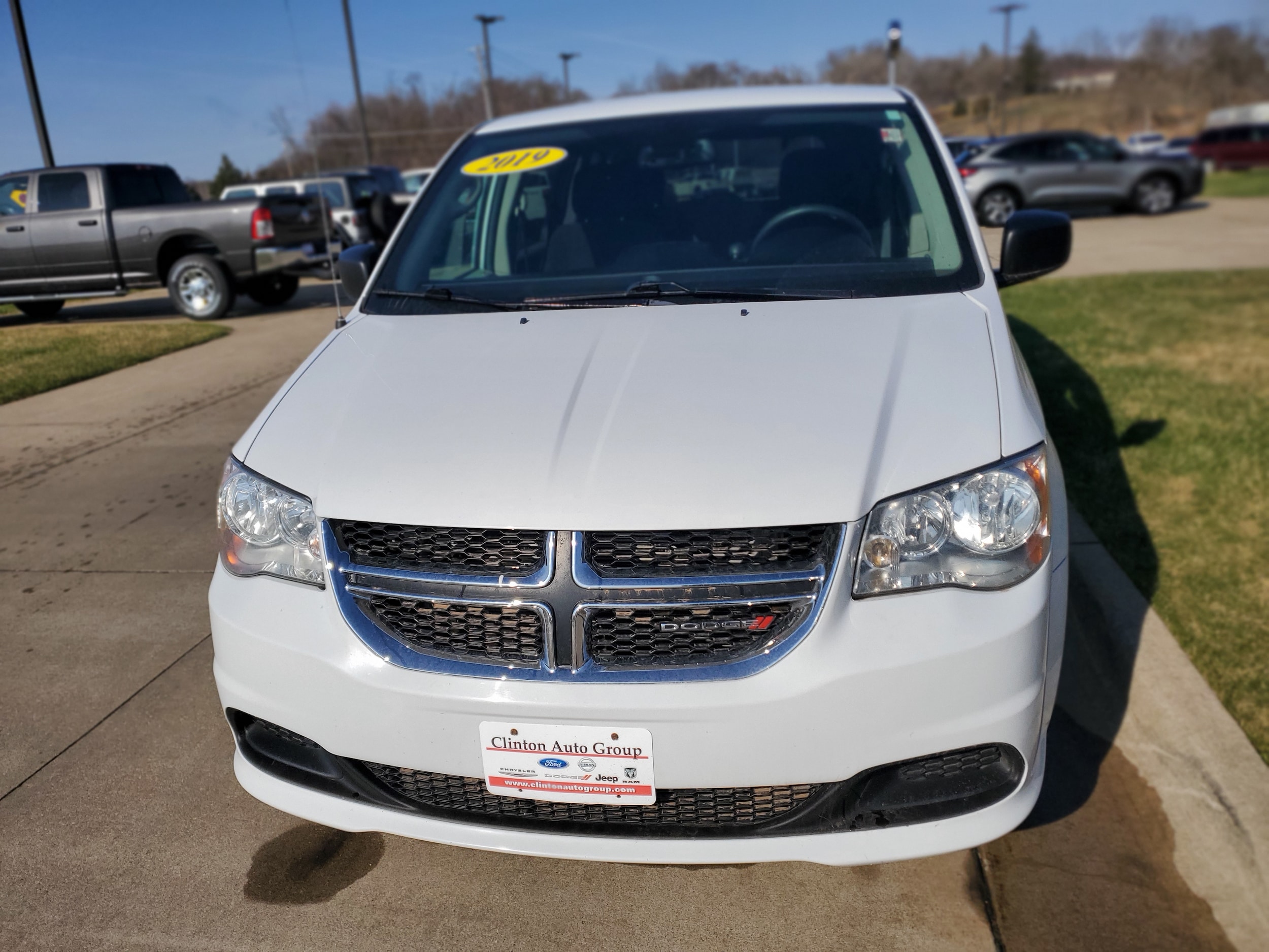 Used 2019 Dodge Grand Caravan SE with VIN 2C4RDGBG0KR728781 for sale in Clinton, IA
