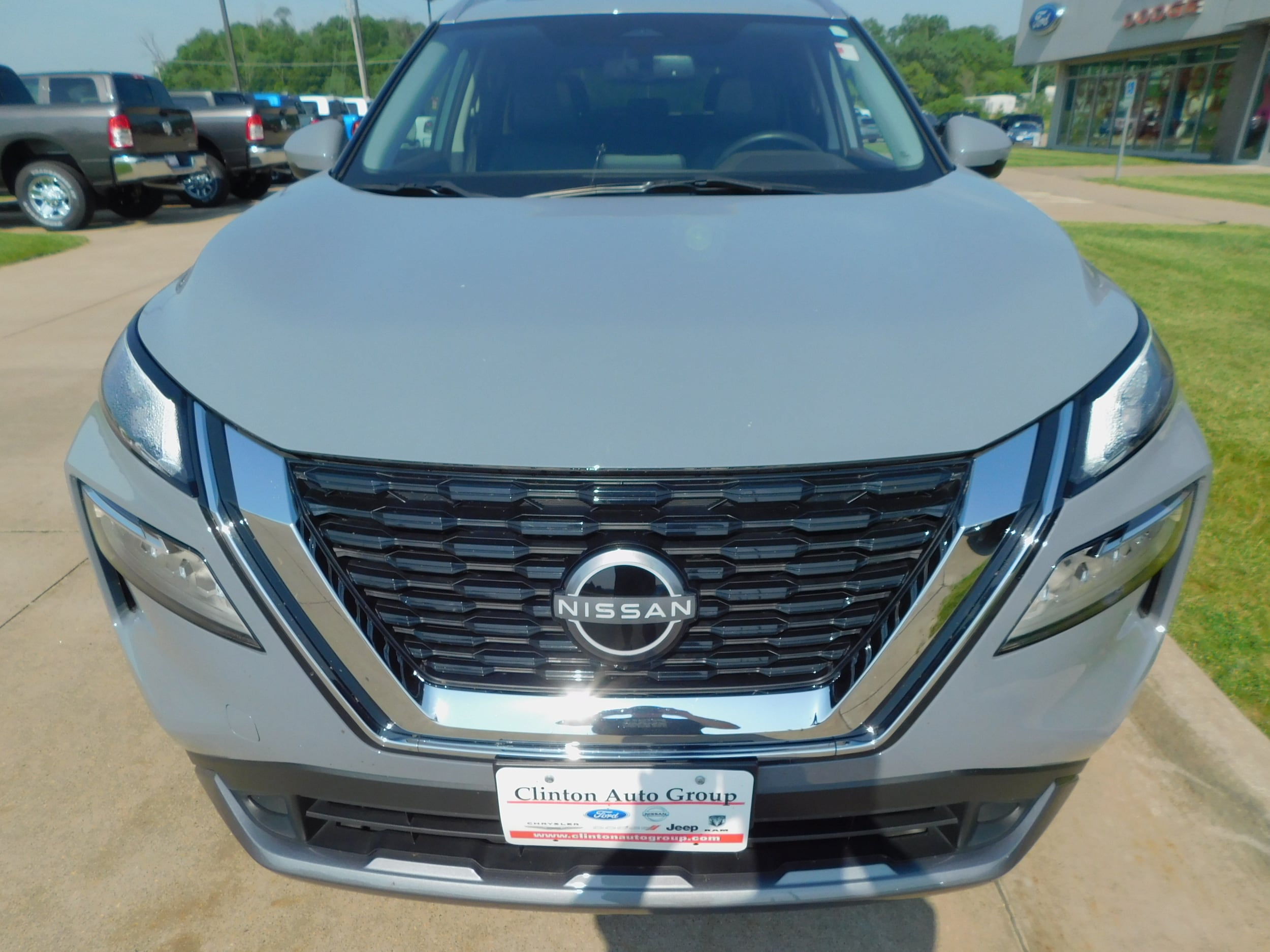 Used 2023 Nissan Rogue SL with VIN 5N1BT3CB7PC833667 for sale in Clinton, IA