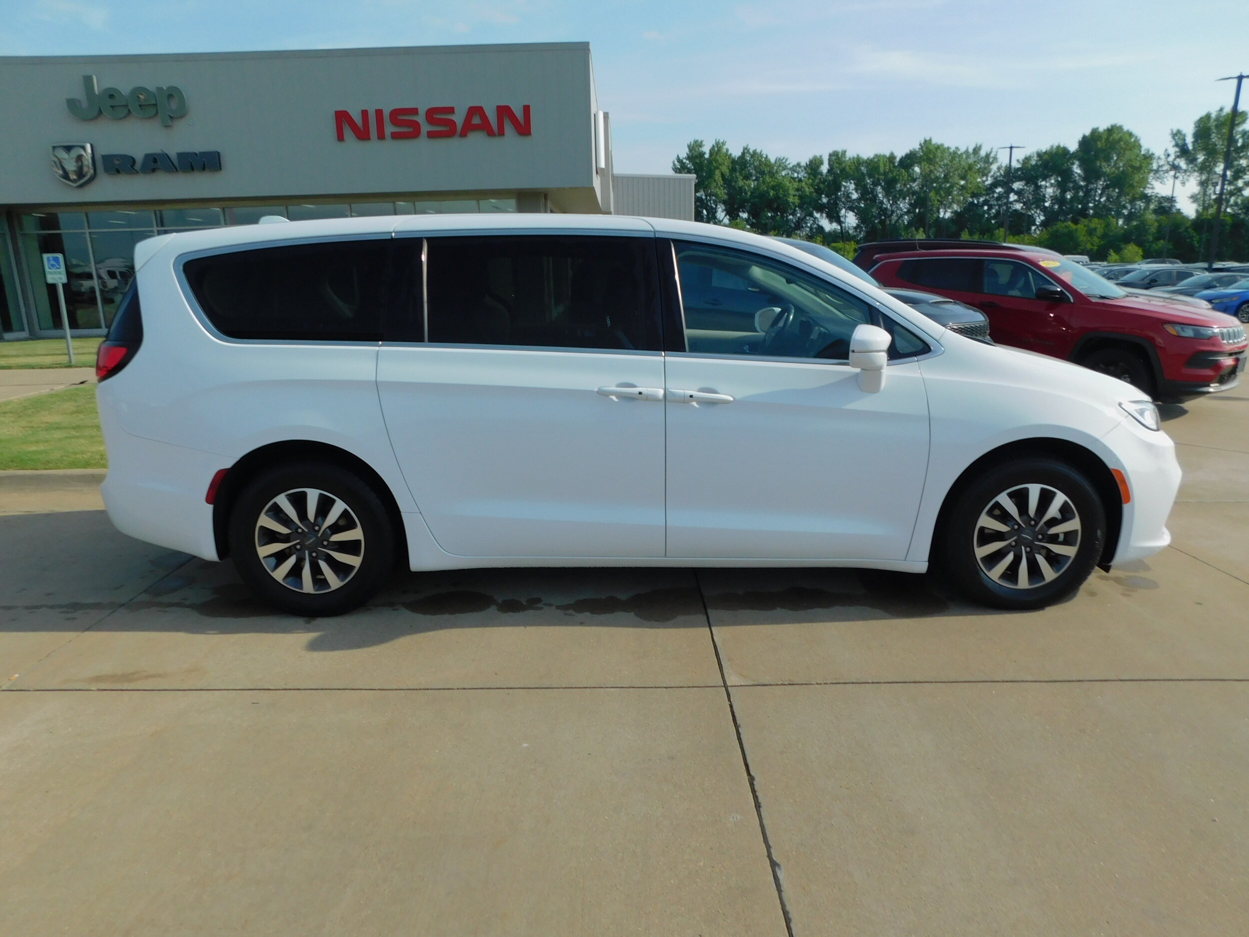 2022 Chrysler Pacifica Hybrid Touring L photo 4