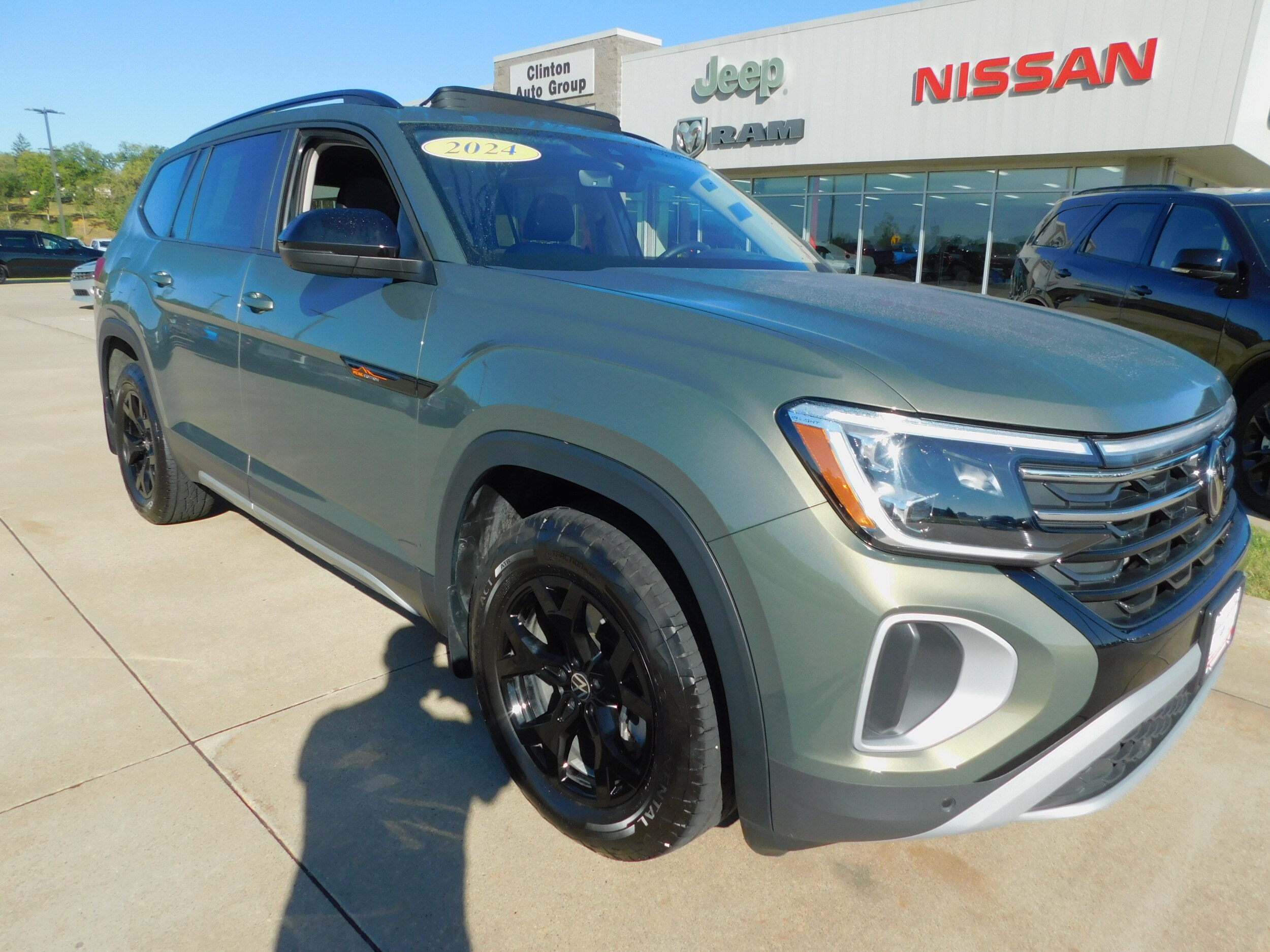 2024 Volkswagen Atlas Peak Edition SEL photo 3