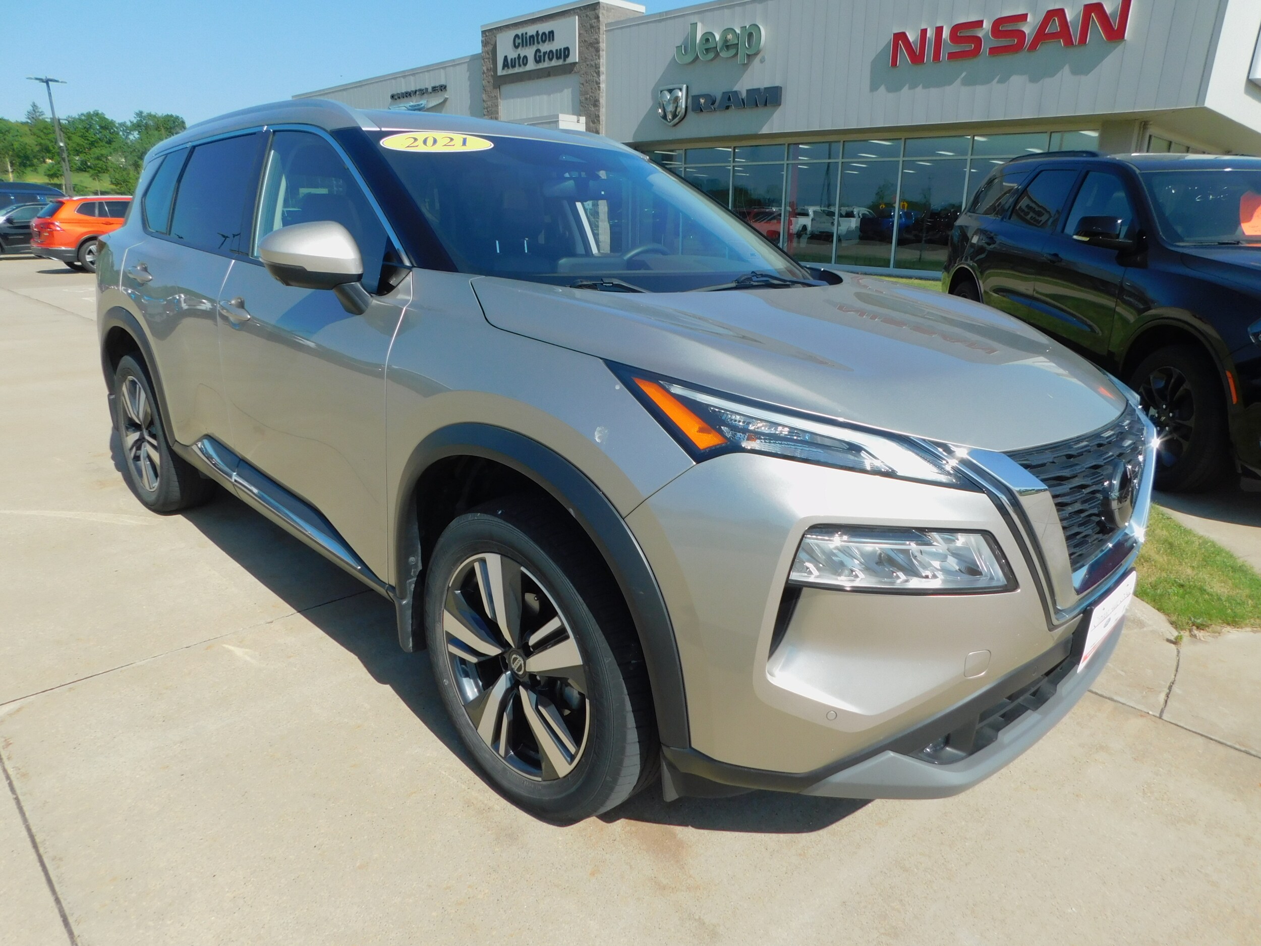 2021 Nissan Rogue SL photo 3