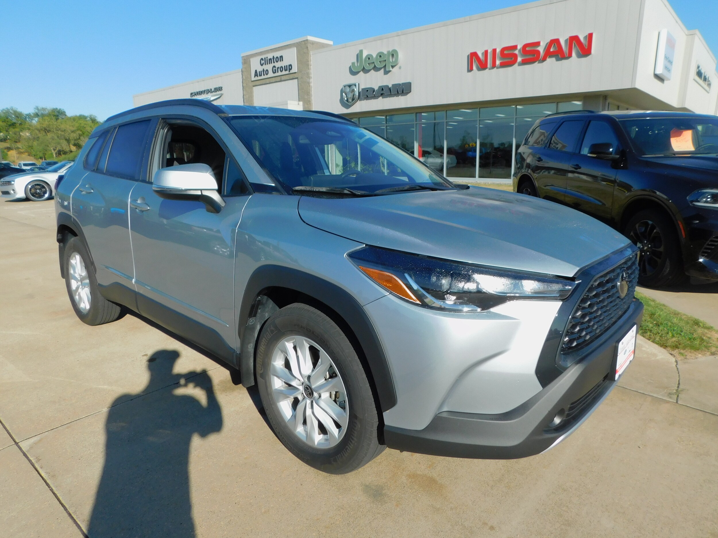 2023 Toyota Corolla Cross LE photo 3