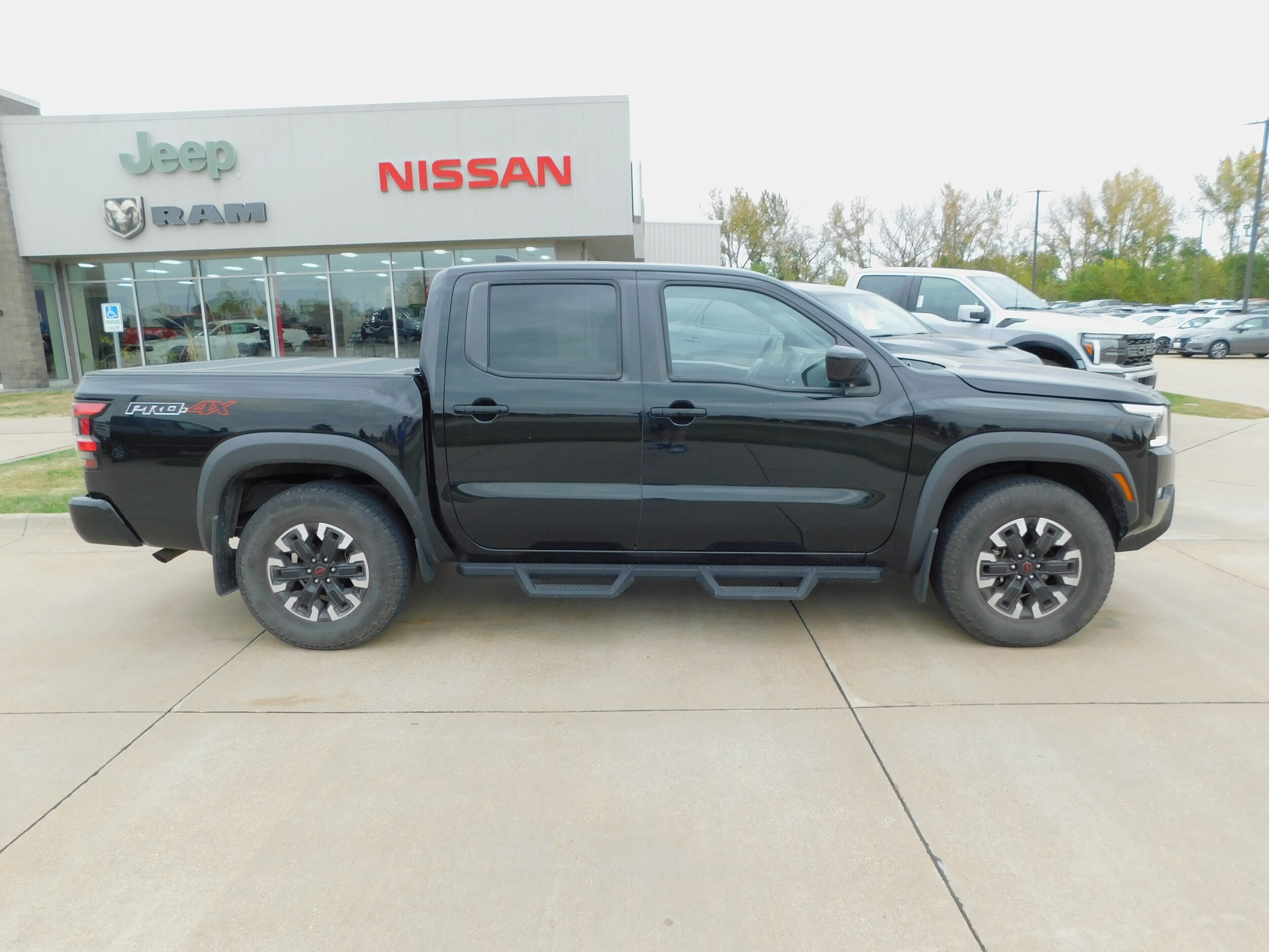 2022 Nissan Frontier PRO-4X photo 4