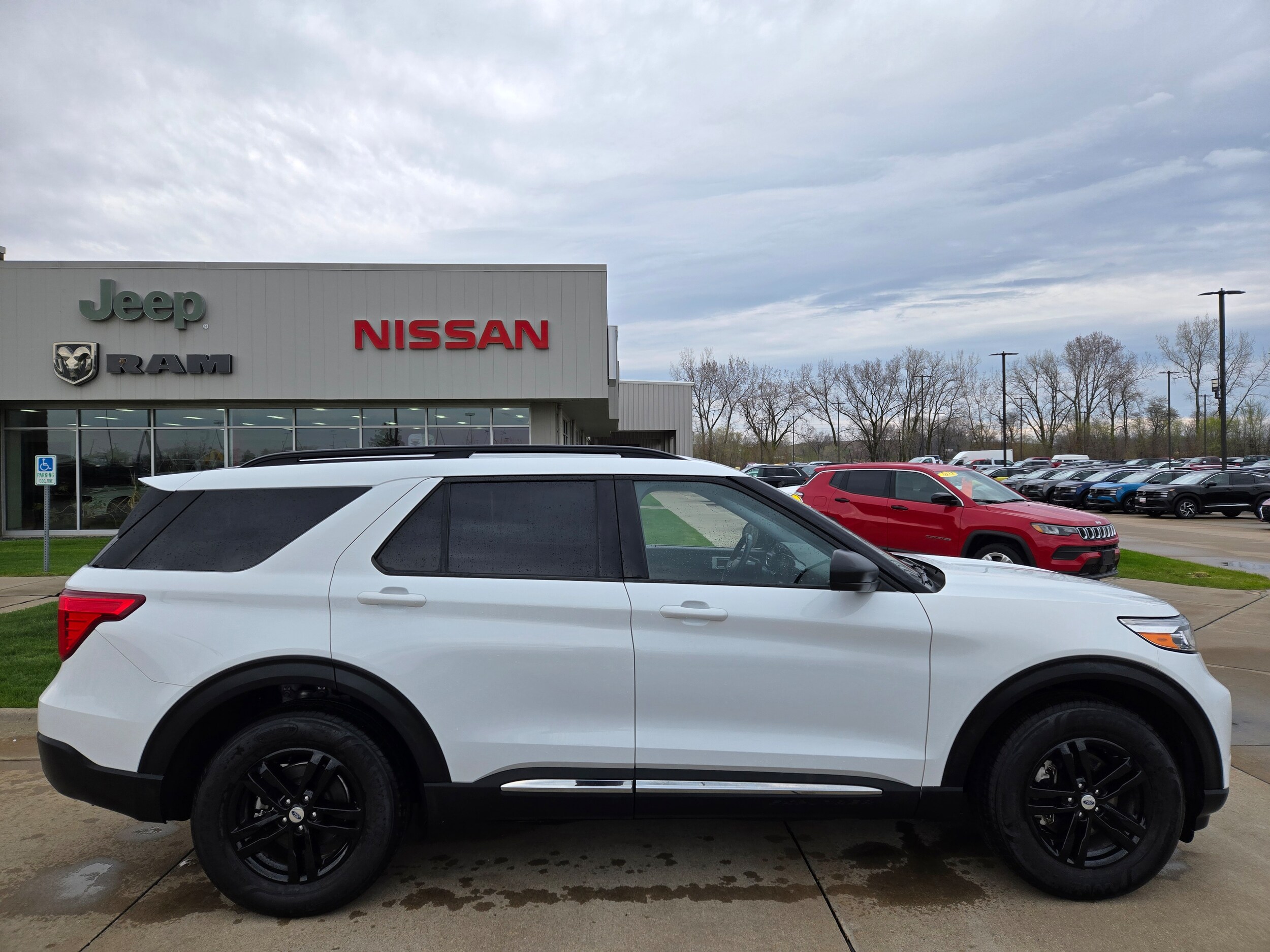 2022 Ford Explorer XLT photo 3